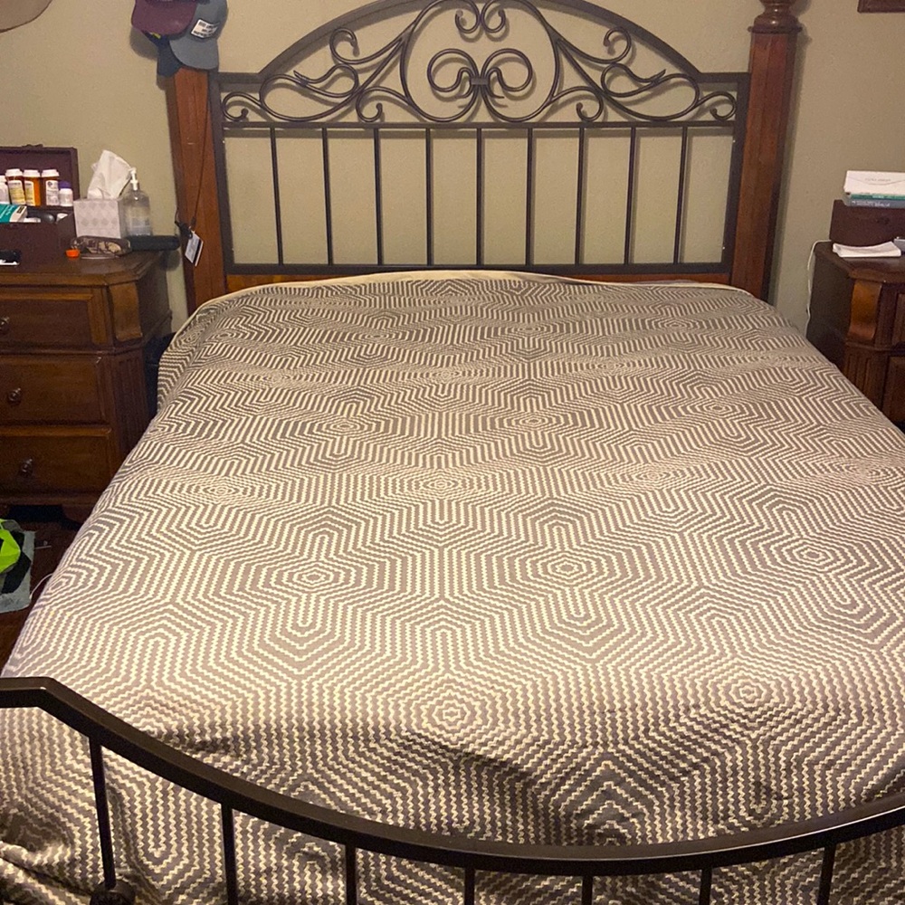 King size comforter cover in grey and cream pattern